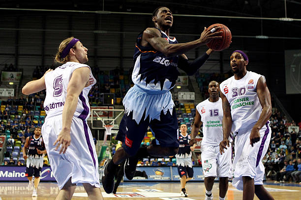 力求在进攻 力求在进攻